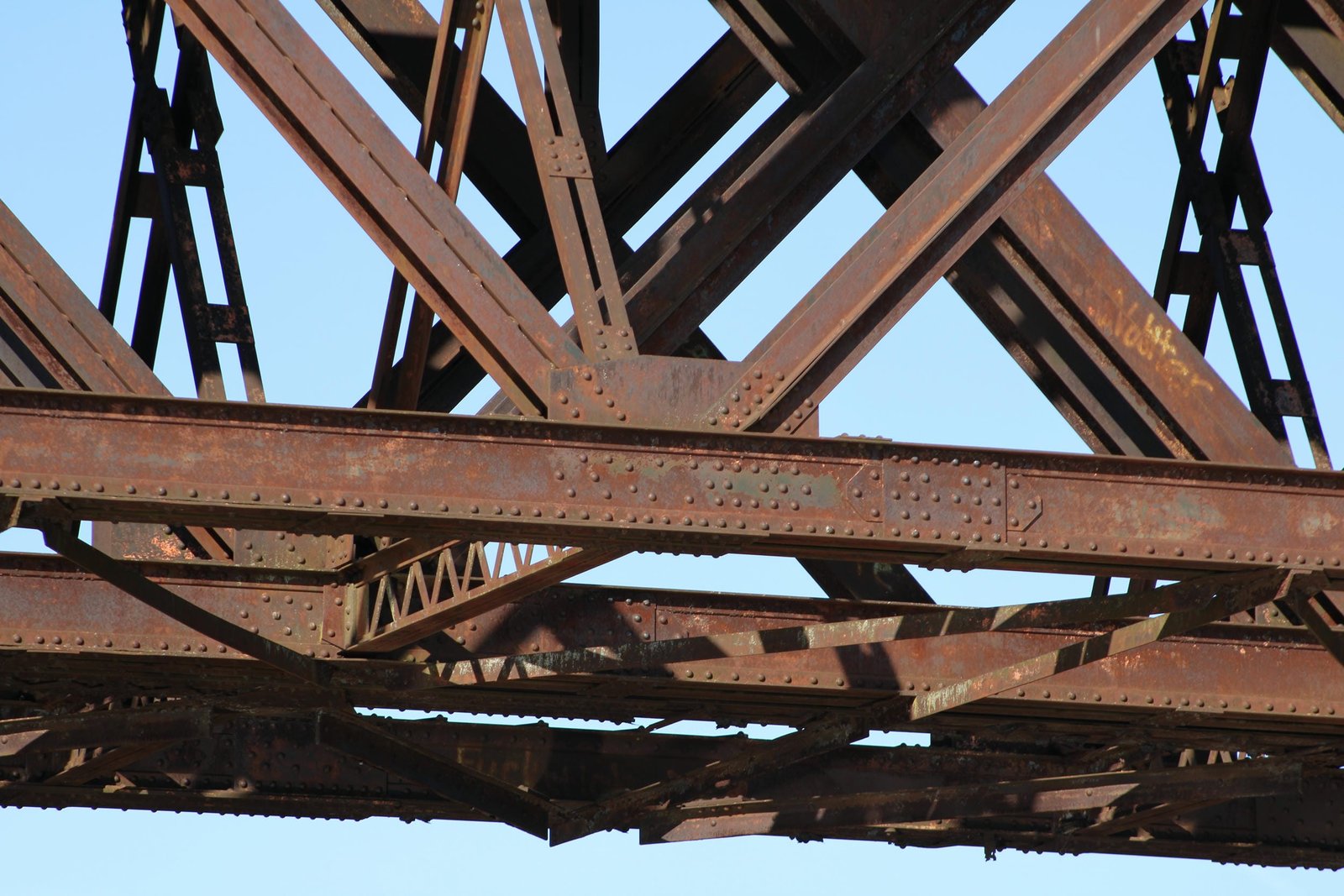 Lower connection, east track